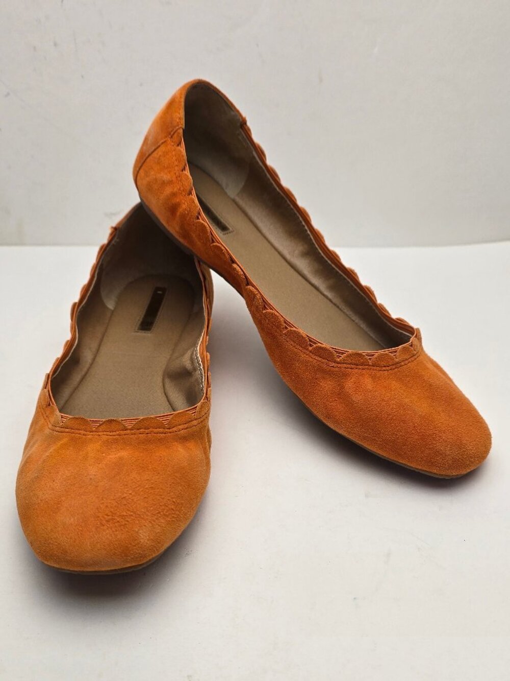 Tahari Zuzu Scalloped Suede Ballet Flats Size US 8.5